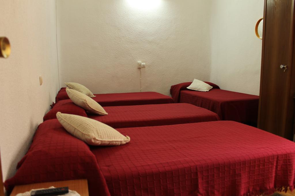 Hostal Xucar Madrid Ruang foto