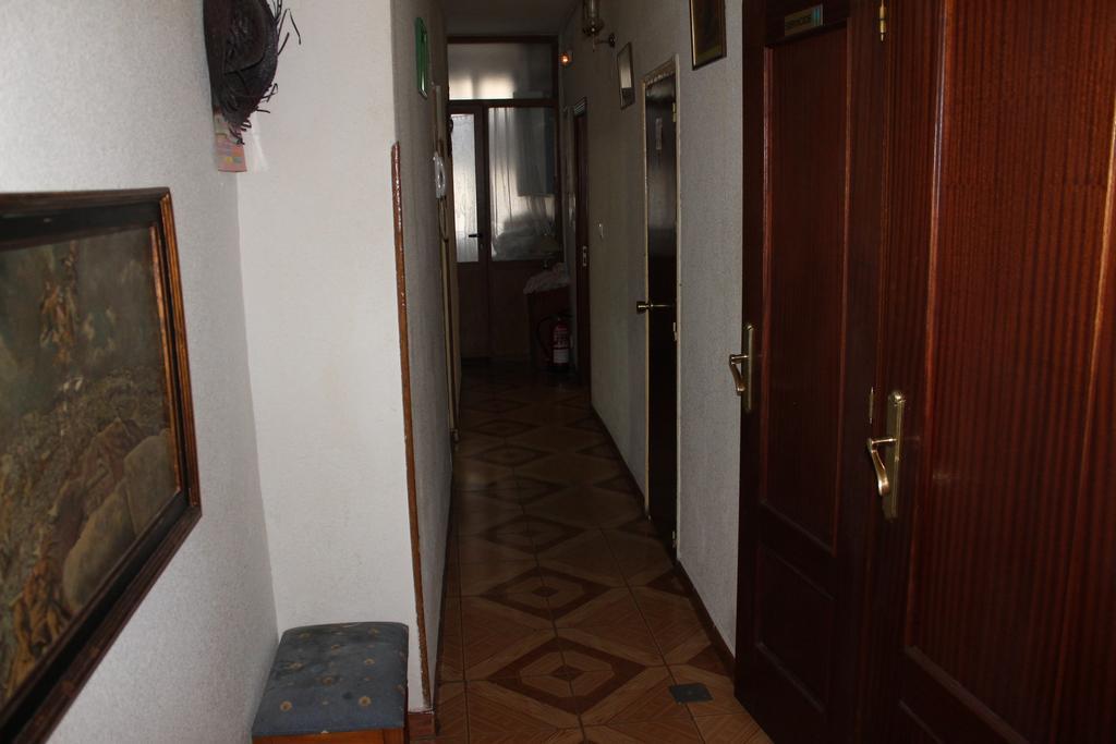 Hostal Xucar Madrid Ruang foto