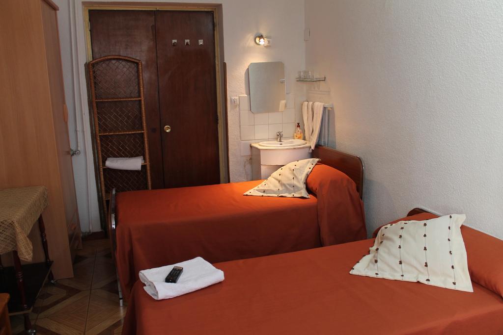 Hostal Xucar Madrid Ruang foto