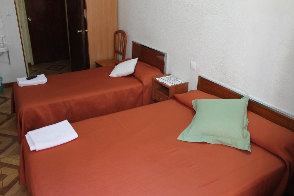 Hostal Xucar Madrid Ruang foto