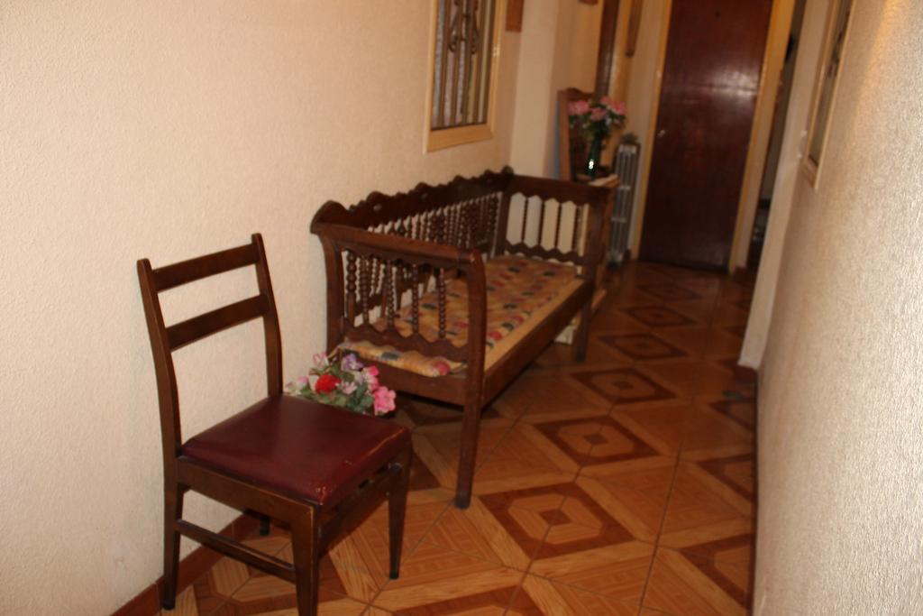 Hostal Xucar Madrid Bagian luar foto