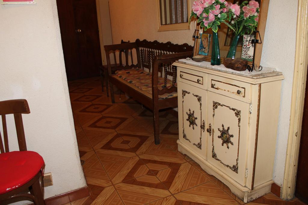 Hostal Xucar Madrid Bagian luar foto
